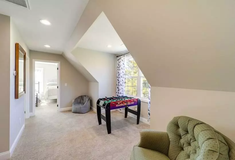 Peaceful Butler Hideaway At The Pond