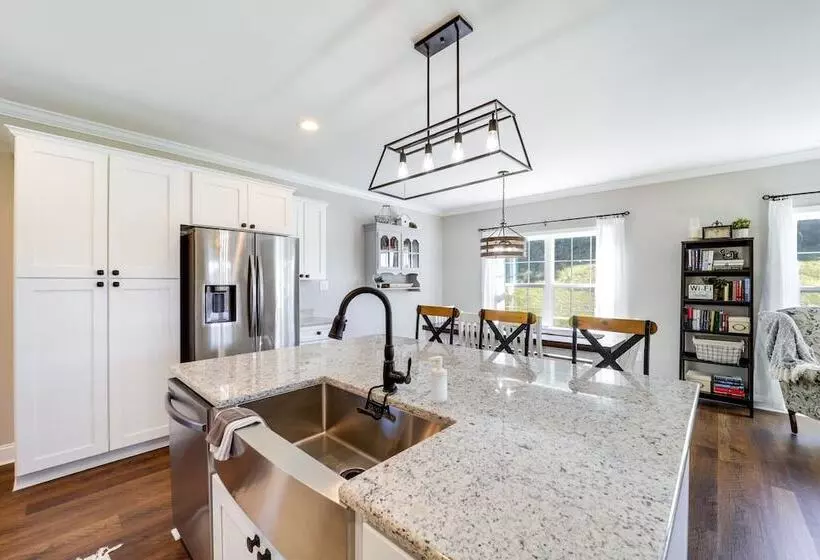 Peaceful Butler Hideaway At The Pond