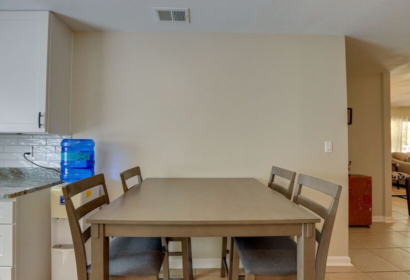 Peaceful Country Home In Williston: Horses Welcome