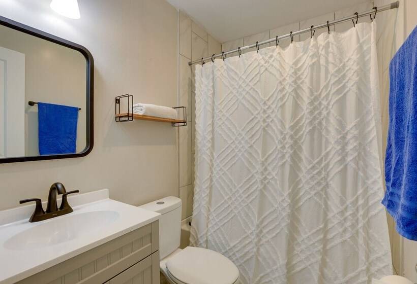 Peaceful Country Home In Williston: Horses Welcome