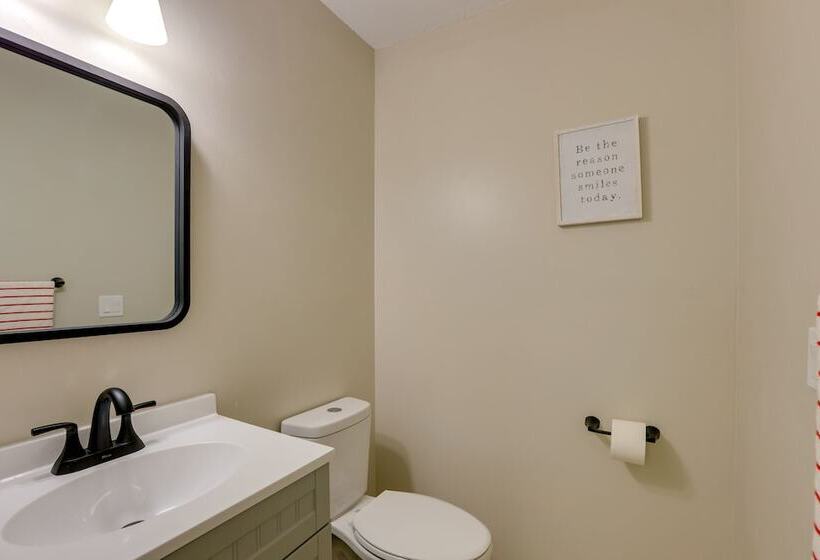 Peaceful Country Home In Williston: Horses Welcome