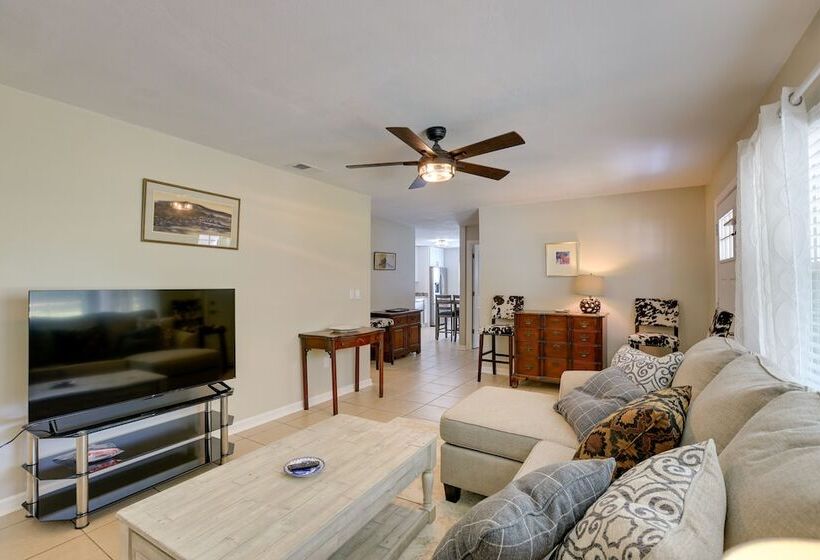 Peaceful Country Home In Williston: Horses Welcome