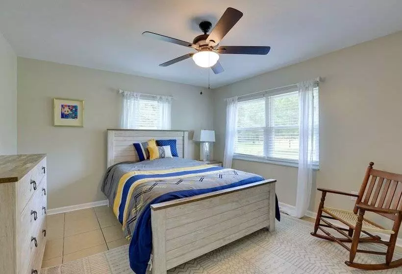 Peaceful Country Home In Williston: Horses Welcome