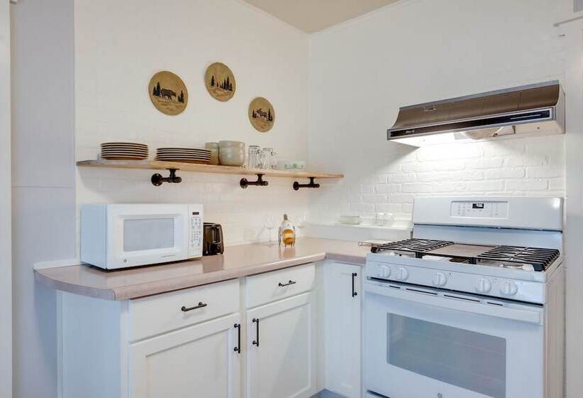 Peaceful Saint Germain Home W/ Fire Pit!