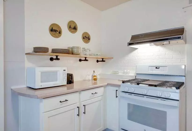 Peaceful Saint Germain Home W/ Fire Pit!