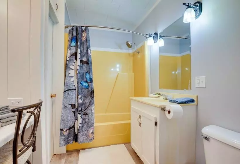 Peaceful Saint Germain Home W/ Fire Pit!