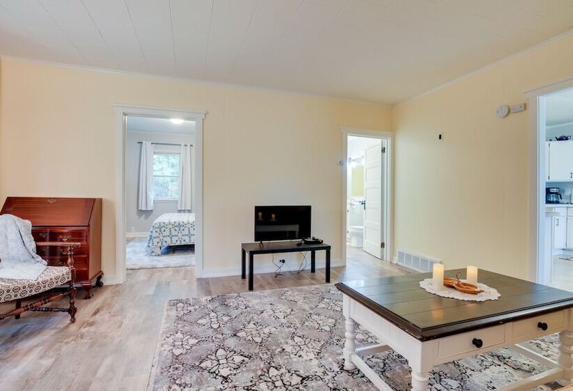 Peaceful Saint Germain Home W/ Fire Pit!