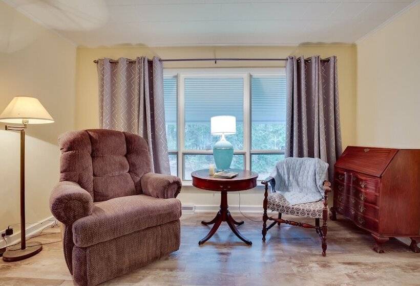 Peaceful Saint Germain Home W/ Fire Pit!