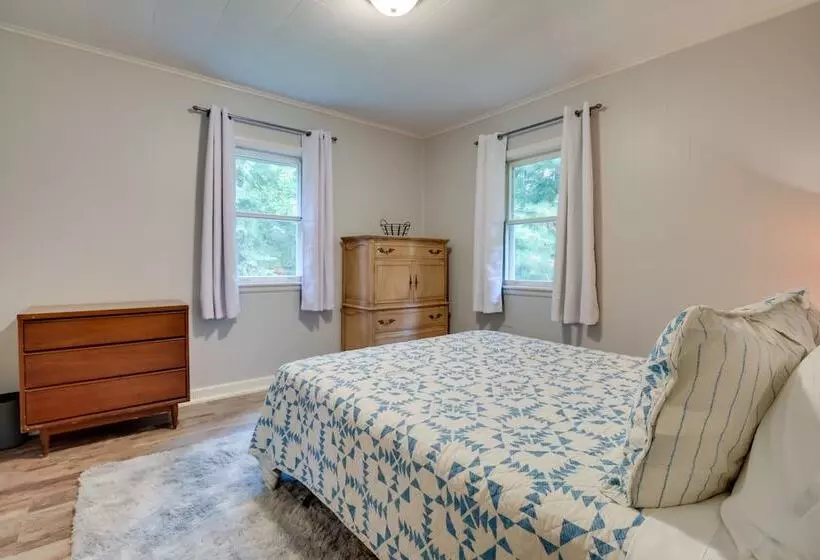 Peaceful Saint Germain Home W/ Fire Pit!