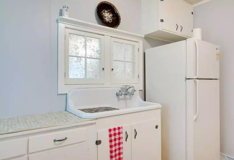 Peaceful Saint Germain Home W/ Fire Pit!