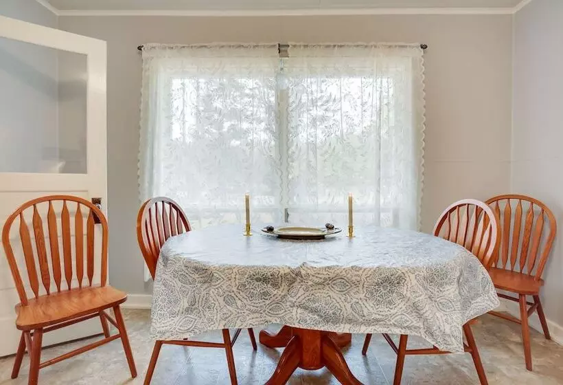 Peaceful Saint Germain Home W/ Fire Pit!