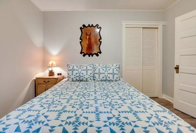 Peaceful Saint Germain Home W/ Fire Pit!