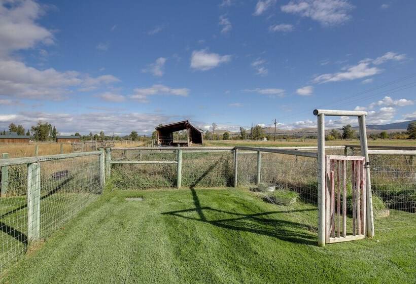 Pet Friendly Stevensville Home W/ Mountain Views!
