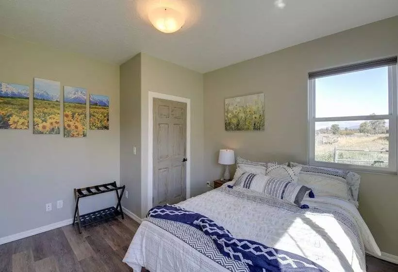 Pet Friendly Stevensville Home W/ Mountain Views!