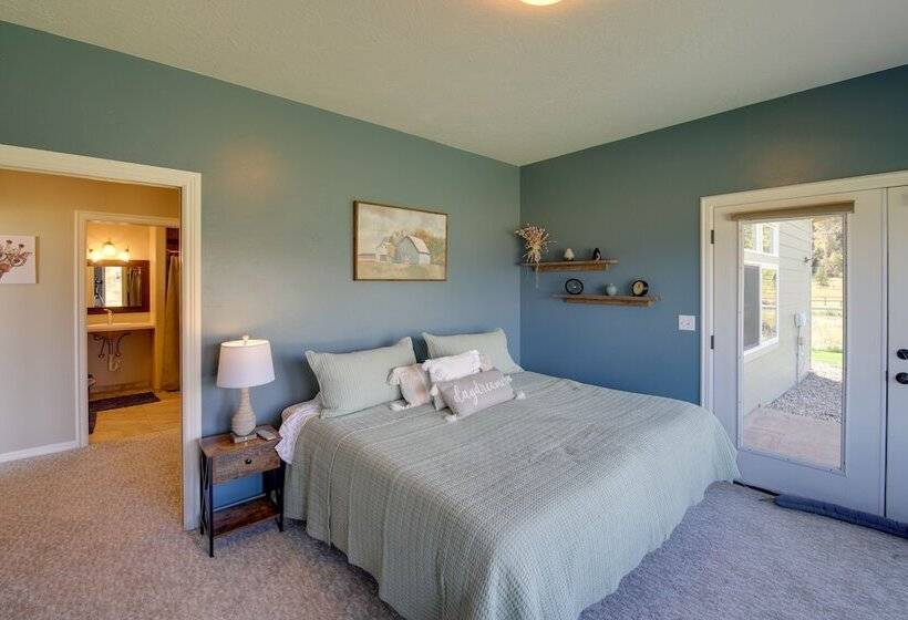 Pet Friendly Stevensville Home W/ Mountain Views!