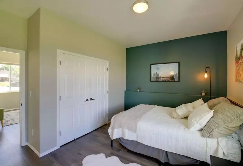 Pet Friendly Stevensville Home W/ Mountain Views!