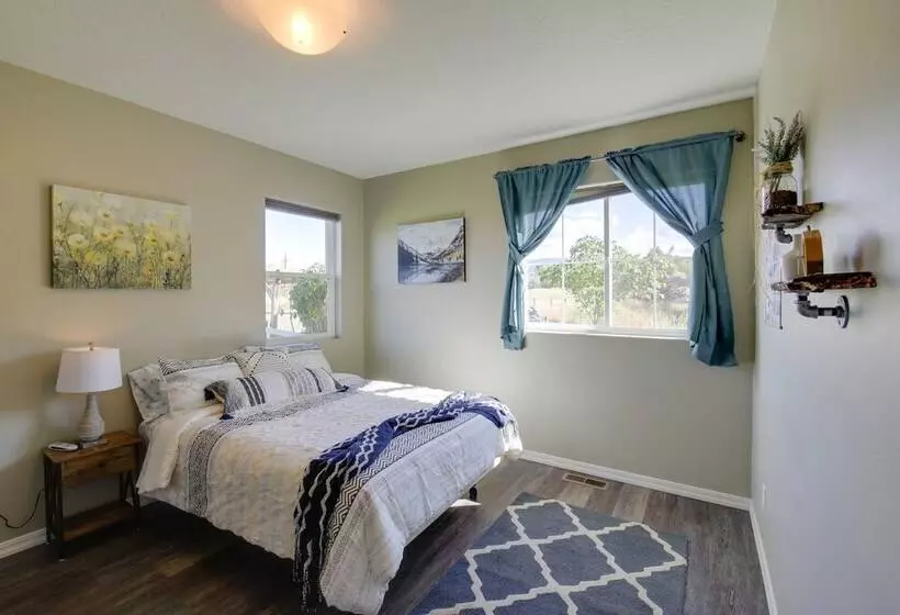 Pet Friendly Stevensville Home W/ Mountain Views!