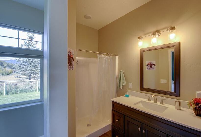 Pet Friendly Stevensville Home W/ Mountain Views!