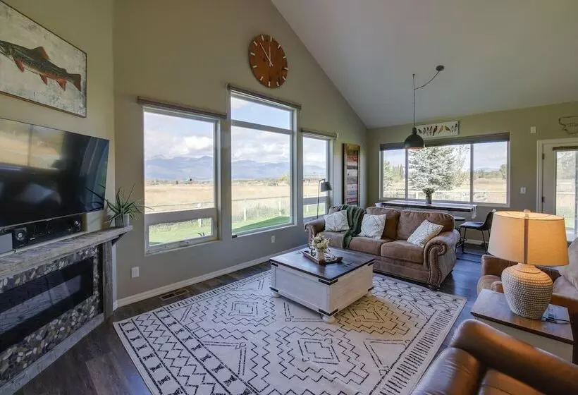 Pet Friendly Stevensville Home W/ Mountain Views!