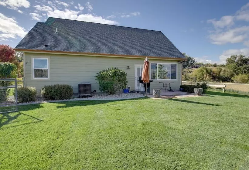 Pet Friendly Stevensville Home W/ Mountain Views!