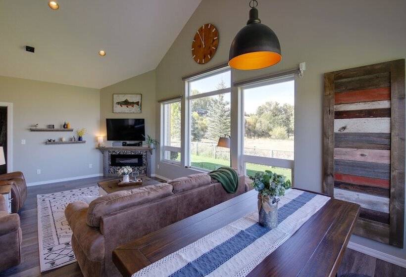 Pet Friendly Stevensville Home W/ Mountain Views!