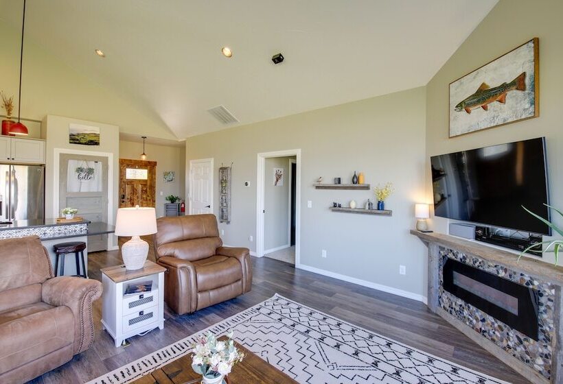 Pet Friendly Stevensville Home W/ Mountain Views!