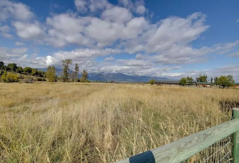 Pet Friendly Stevensville Home W/ Mountain Views!