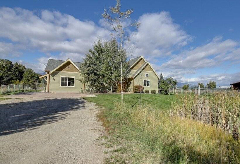 Pet Friendly Stevensville Home W/ Mountain Views!