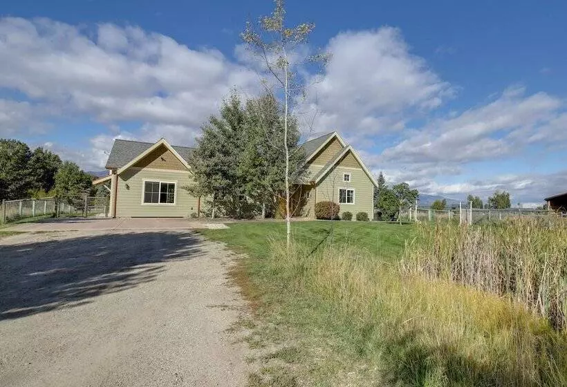Pet Friendly Stevensville Home W/ Mountain Views!