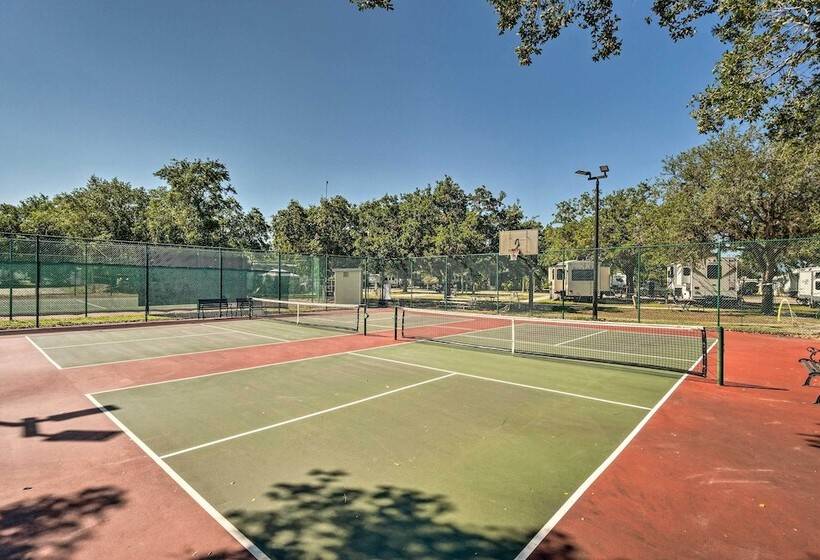 Port Charlotte Home W/ Pool Access 10 Mi To Beach!