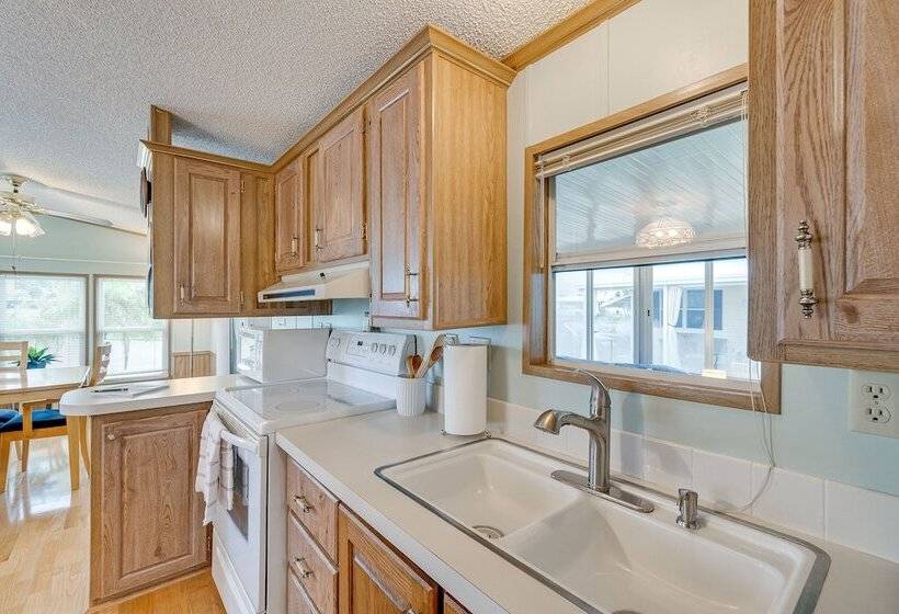 Port Charlotte Home W/ Pool Access 10 Mi To Beach!