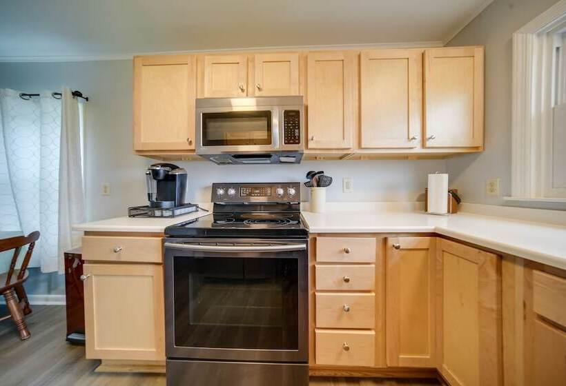 Quaint Ripley Retreat 5 Mi To Ripley Beach!