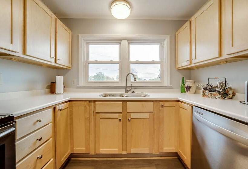 Quaint Ripley Retreat 5 Mi To Ripley Beach!