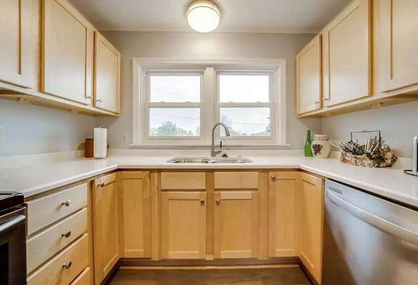 Quaint Ripley Retreat   5 Mi To Ripley Beach!