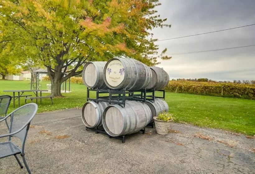 Quaint Ripley Retreat   5 Mi To Ripley Beach!