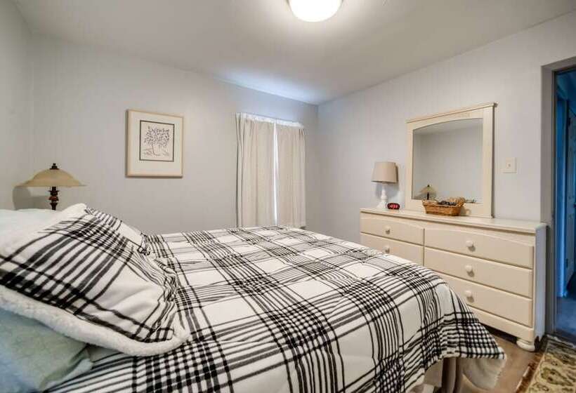 Quaint Ripley Retreat 5 Mi To Ripley Beach!