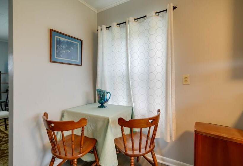 Quaint Ripley Retreat 5 Mi To Ripley Beach!