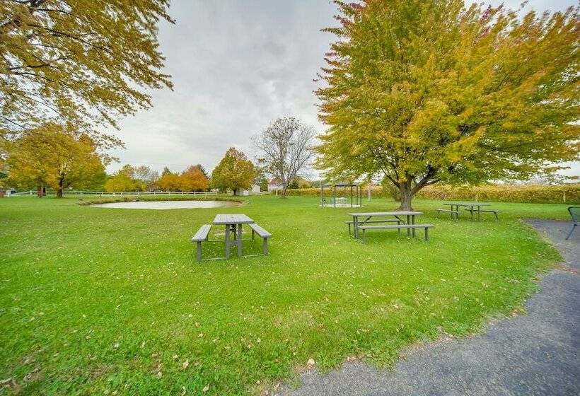 Quaint Ripley Retreat 5 Mi To Ripley Beach!