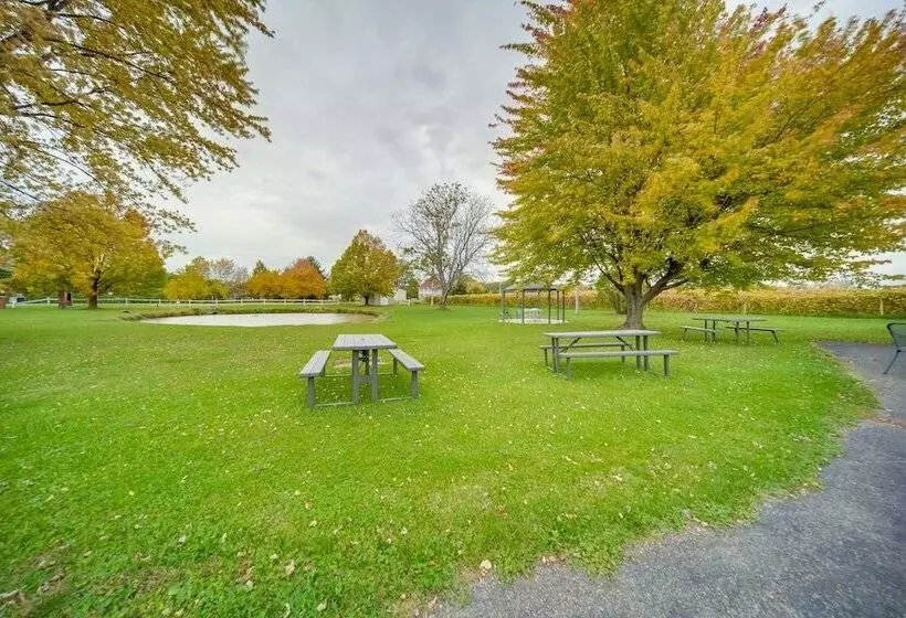 Quaint Ripley Retreat   5 Mi To Ripley Beach!