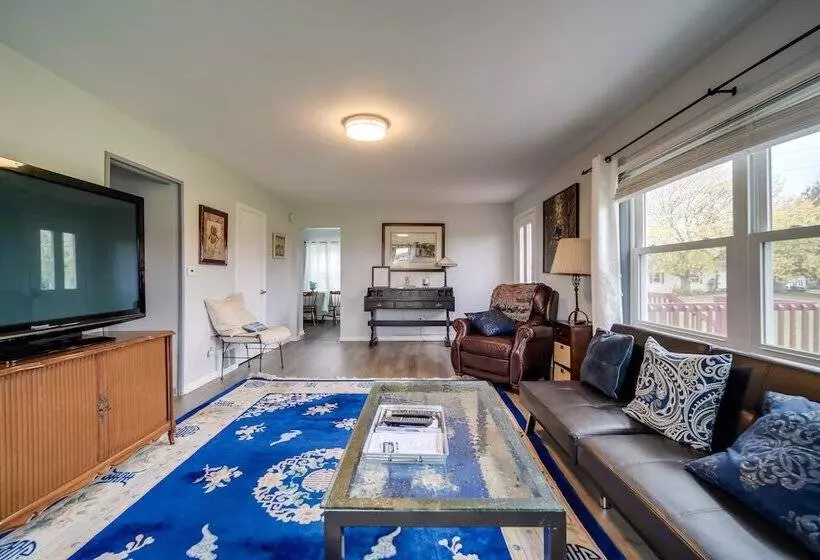 Quaint Ripley Retreat   5 Mi To Ripley Beach!