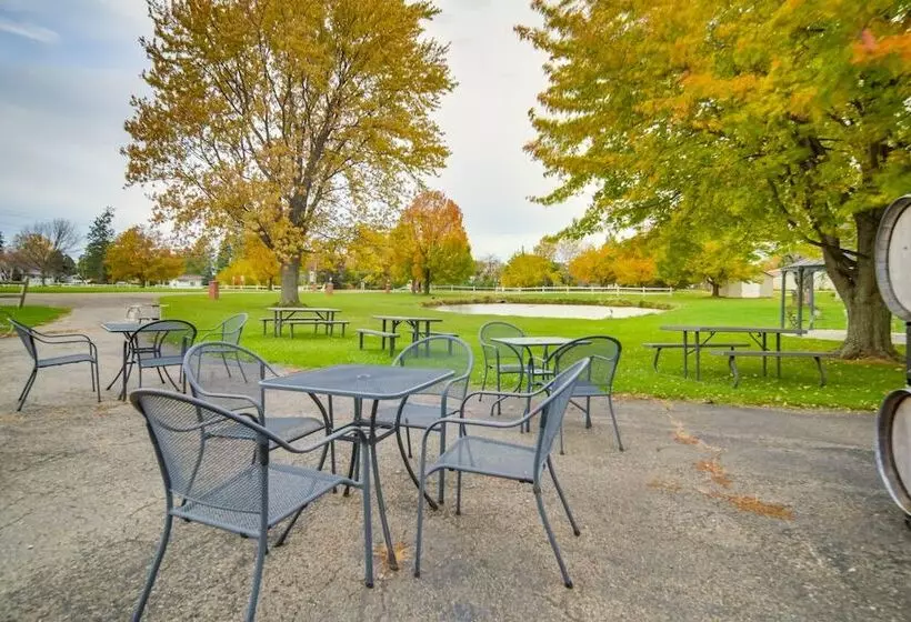 Quaint Ripley Retreat   5 Mi To Ripley Beach!