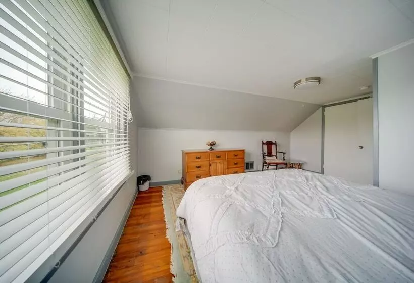 Quaint Ripley Retreat   5 Mi To Ripley Beach!