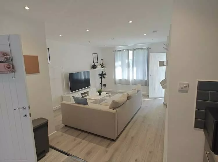 レジデンス 4 Bed House In Southampton Ideal For Contractors