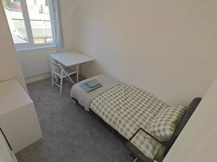 レジデンス 4 Bed House In Southampton Ideal For Contractors