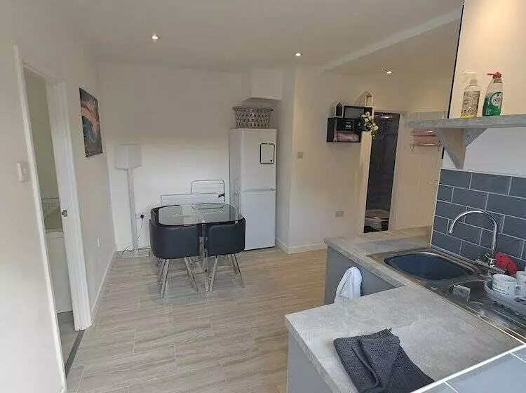 レジデンス 4 Bed House In Southampton Ideal For Contractors