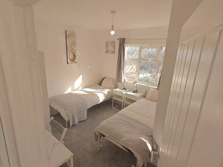 レジデンス 4 Bed House In Southampton Ideal For Contractors