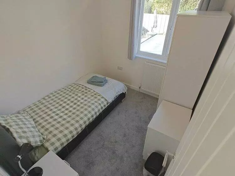 レジデンス 4 Bed House In Southampton Ideal For Contractors