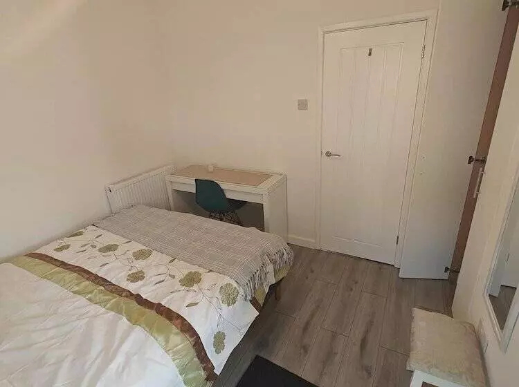 レジデンス 4 Bed House In Southampton Ideal For Contractors