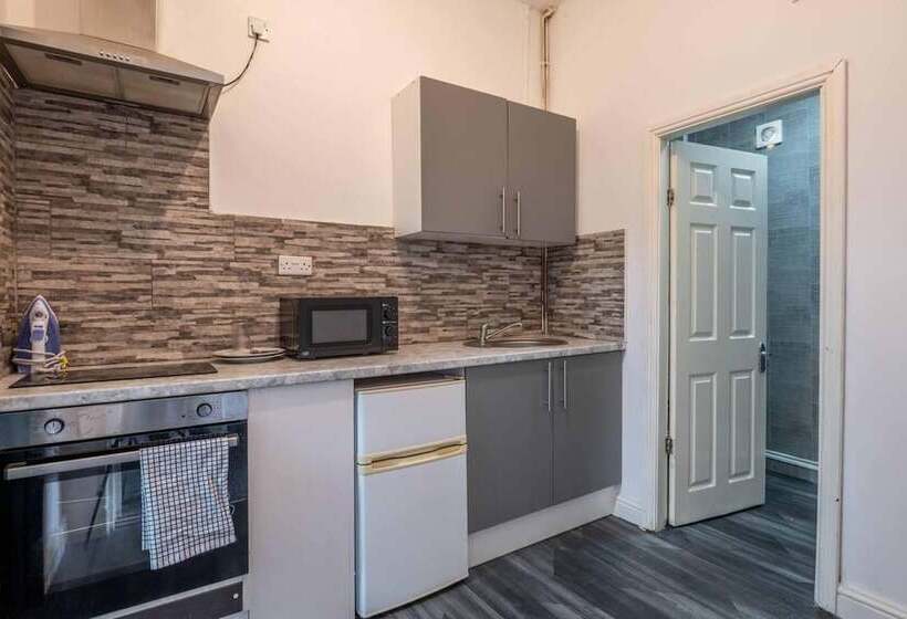 Residens Lovely 13 Bed House In Coventry