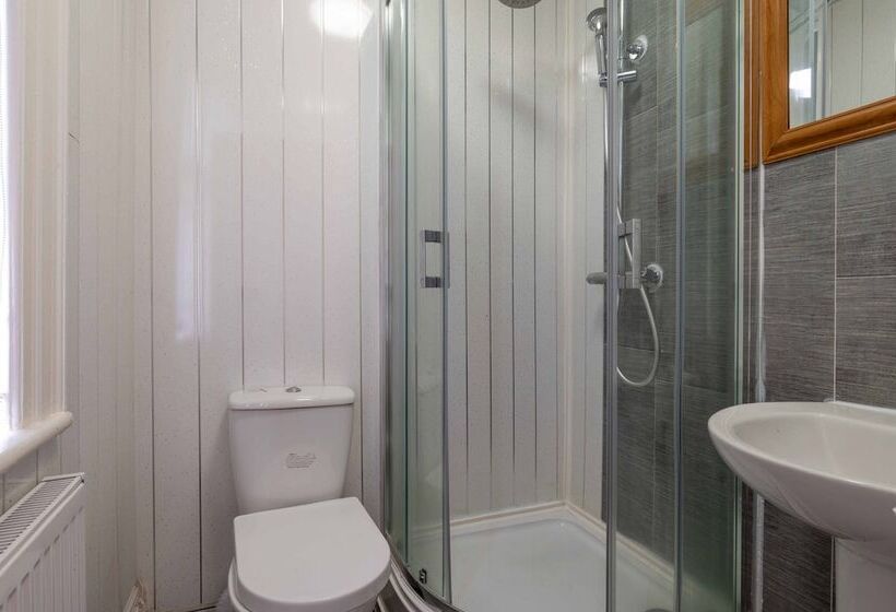 Residens Lovely 13 Bed House In Coventry